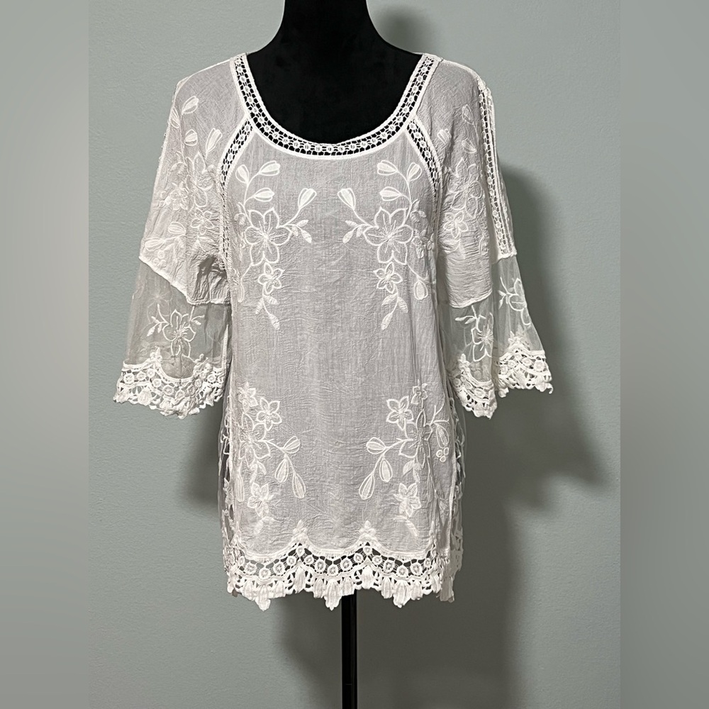 KINDRED Women’s Short Lace Sleeve Crochet Knit Embroidered Top- L